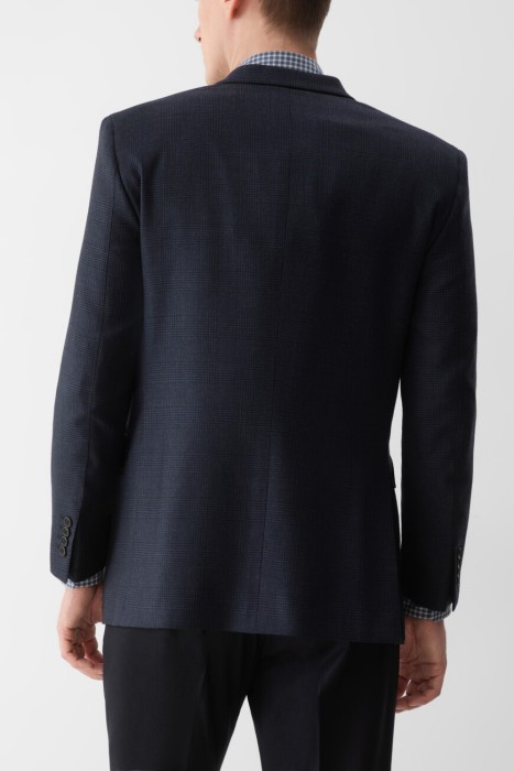 пиджак  по цене 299200 руб вид справа