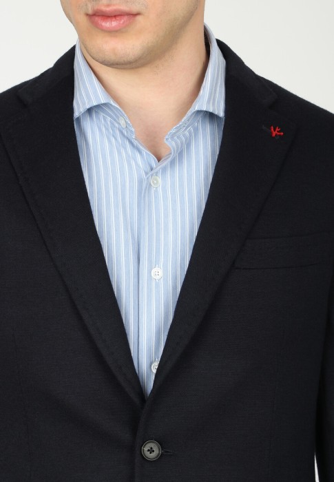 Товар синего цвета с внутренней стороны