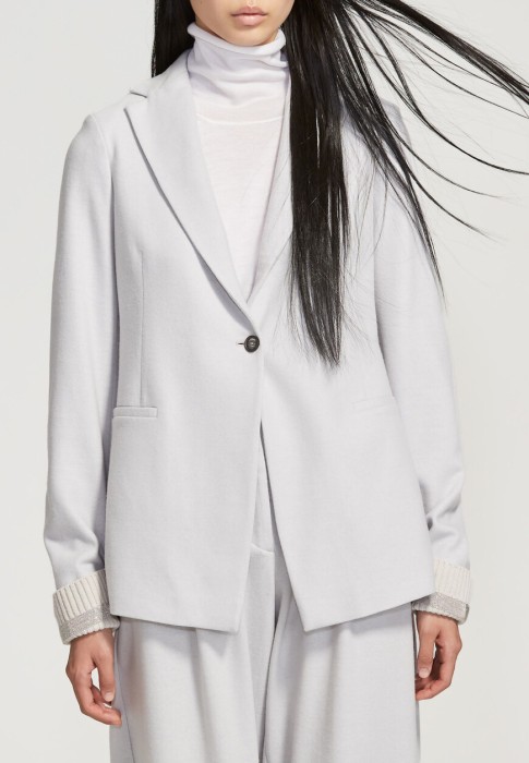 Товар серого цвета с внутренней стороны