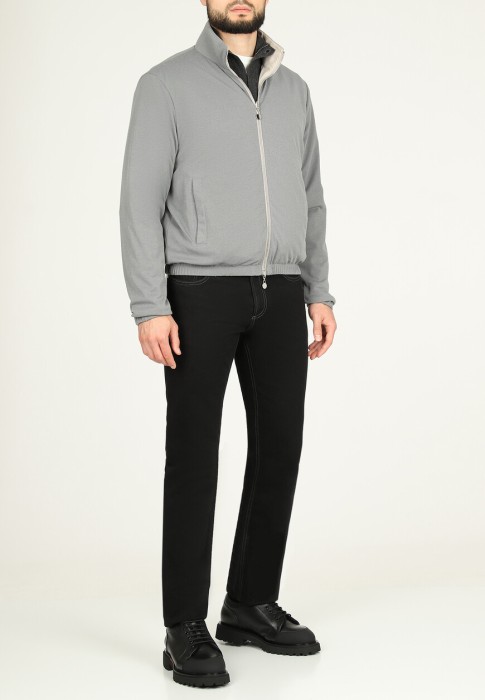 Товар бежевого цвета с внутренней стороны