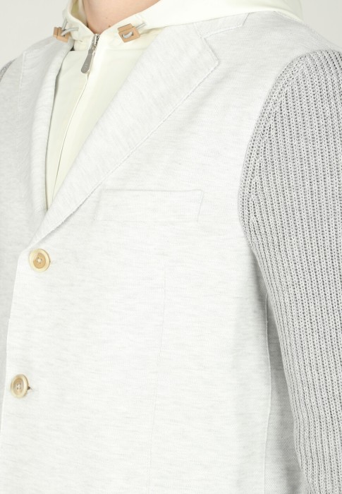 Товар серого цвета с внутренней стороны