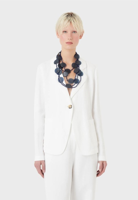 Товар белого цвета с внутренней стороны