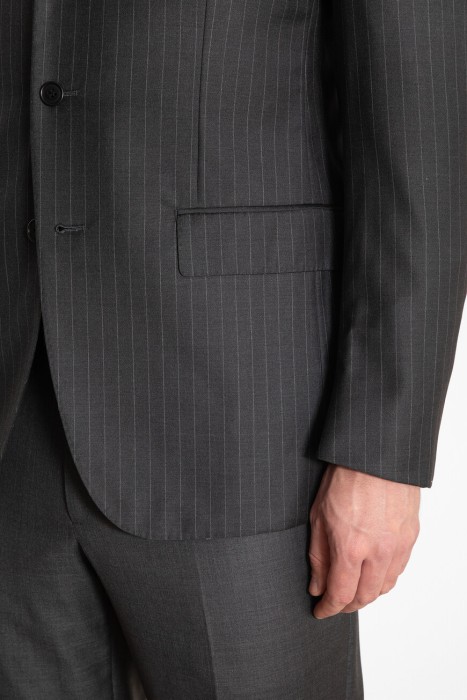 Товар серого цвета с внутренней стороны