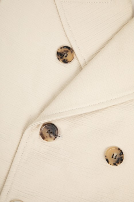 плащ  модель saharienne универсального стиля с лицевой стороны