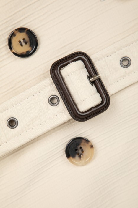 плащ  модель saharienne для взрослого возраста с изнаночной стороны