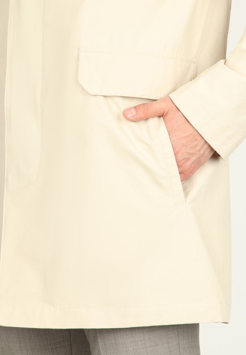 Товар бежевого цвета с внутренней стороны