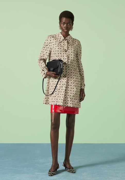 плащ  по цене 182630 руб вид справа