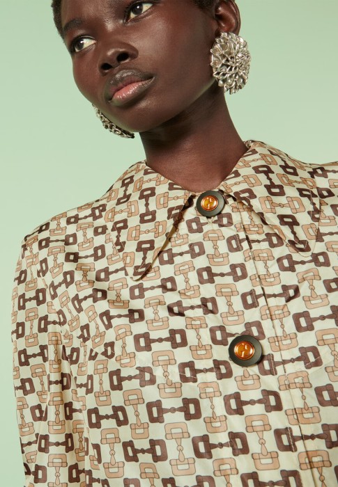 плащ  из проверенных материалов спереди