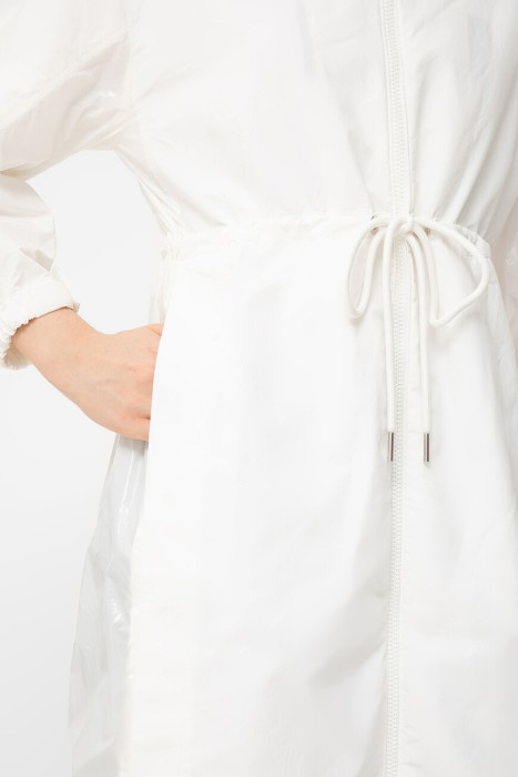 Товар белого цвета с внутренней стороны