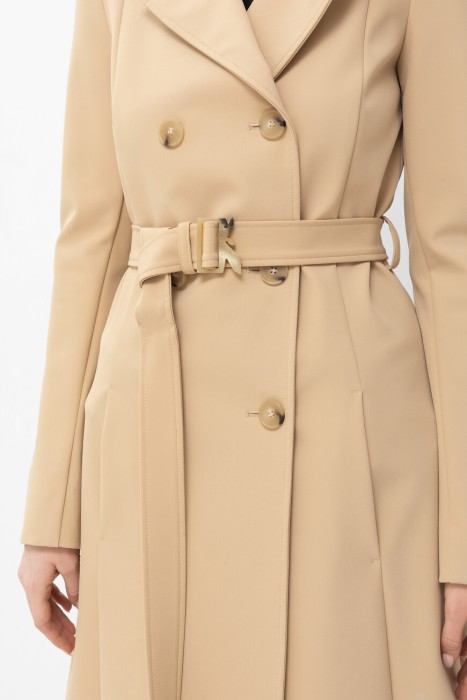 Товар бежевого цвета с внутренней стороны