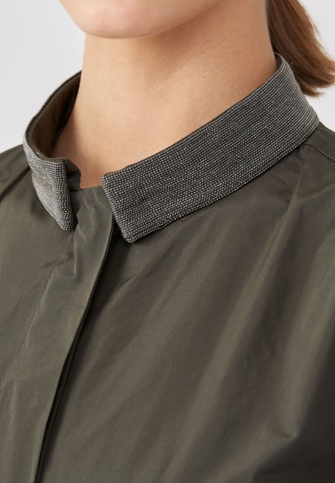 Товар зеленого цвета с внутренней стороны