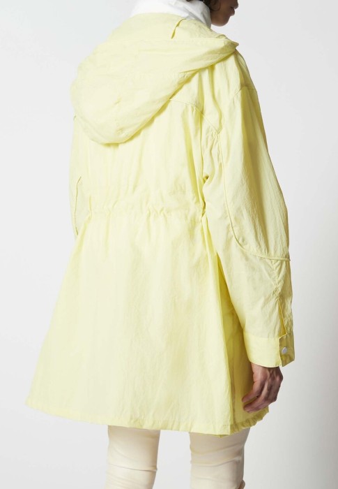 Товар желтого цвета с внутренней стороны