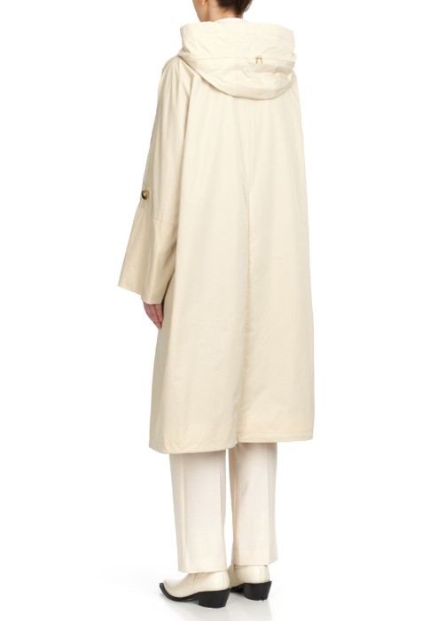 Товар бежевого цвета с внутренней стороны