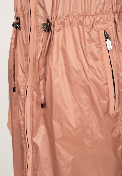 Товар розового цвета с внутренней стороны