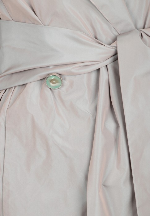 Товар серого цвета с внутренней стороны