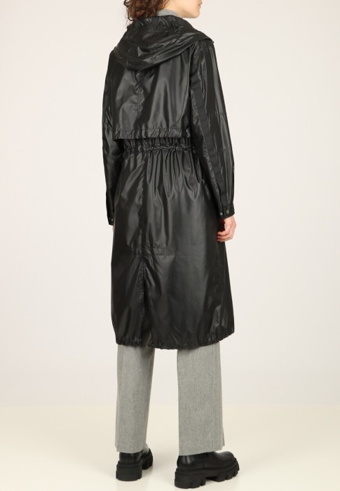 Товар черного цвета с внутренней стороны