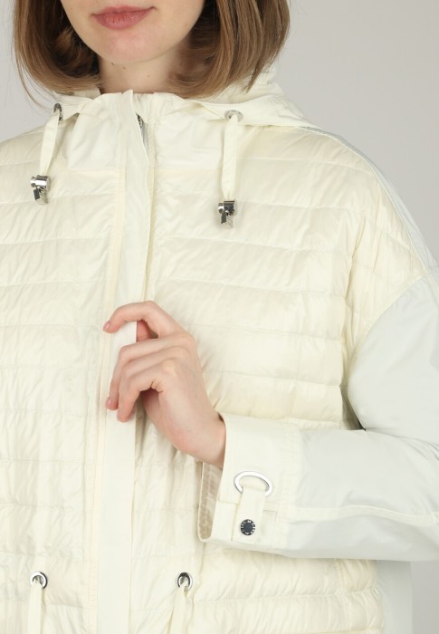 Товар белого цвета с внутренней стороны