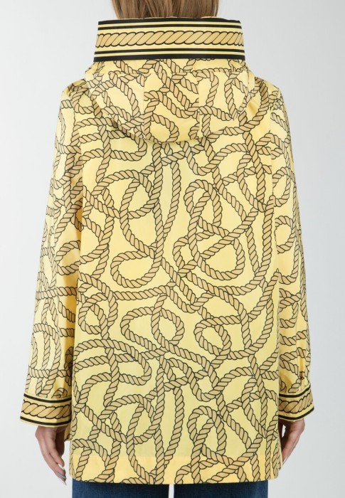 Товар желтого цвета с внутренней стороны