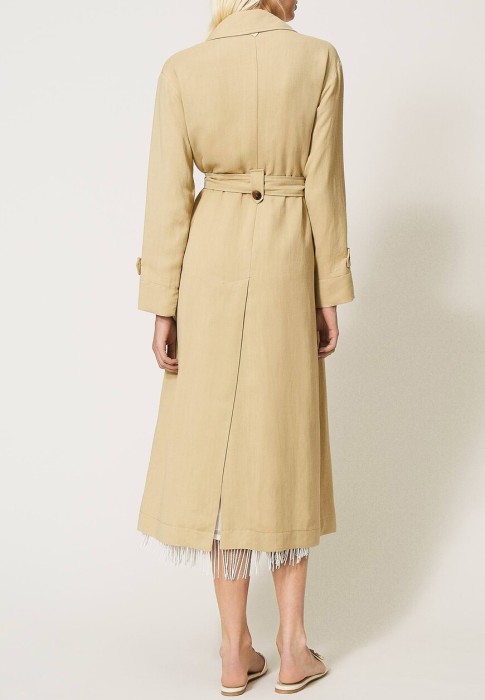 Товар бежевого цвета с внутренней стороны