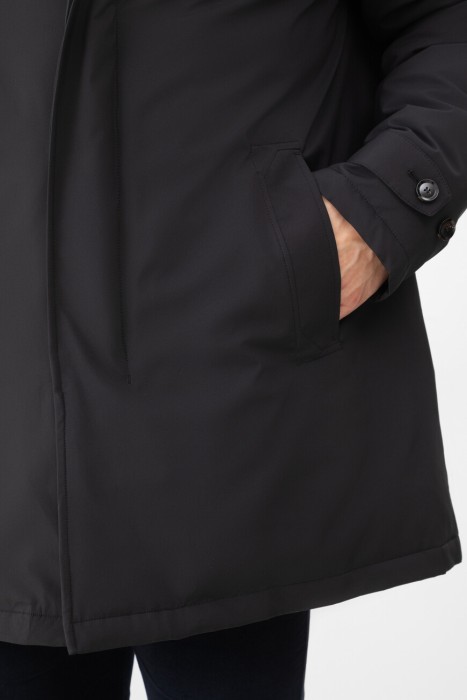 Товар черного цвета с внутренней стороны