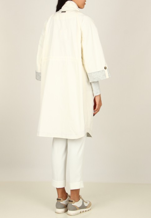 Товар белого цвета с внутренней стороны