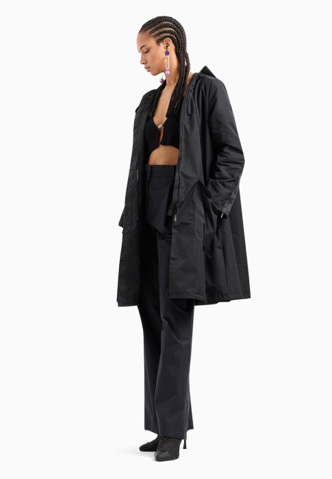 Товар черного цвета с внутренней стороны