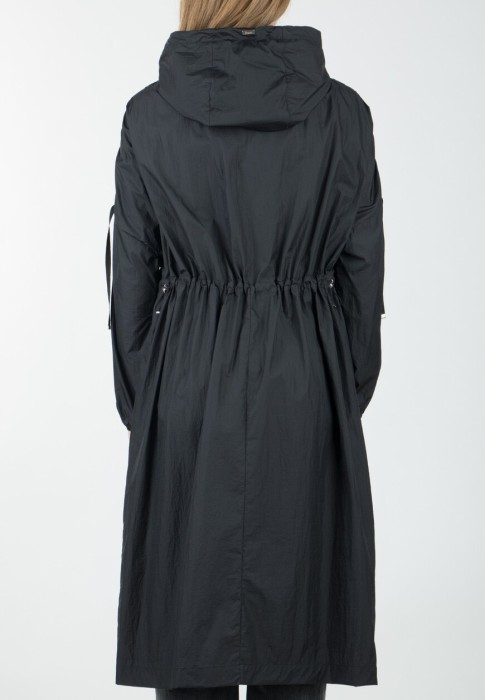 Товар черного цвета с внутренней стороны