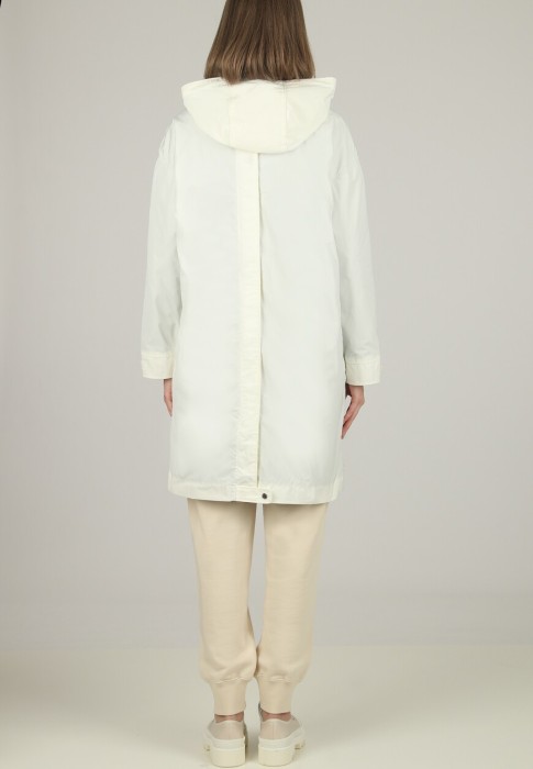 плащ  по цене 46235 руб вид справа