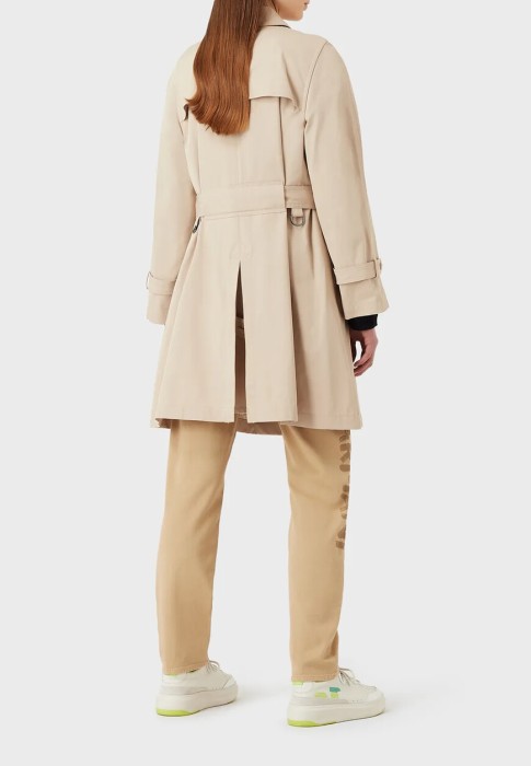 Товар бежевого цвета с внутренней стороны