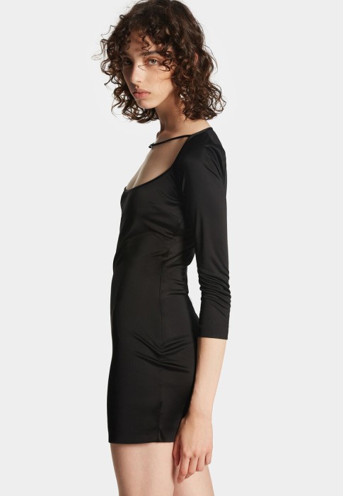 Товар черного цвета с внутренней стороны