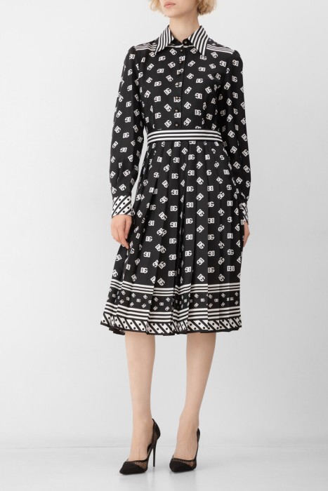 Товар черного цвета с внутренней стороны