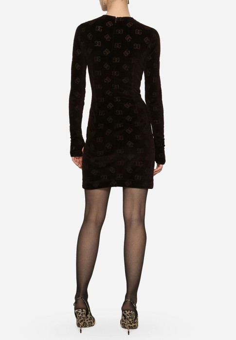 Товар коричневого цвета с внутренней стороны