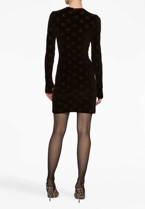 Товар коричневого цвета с внутренней стороны