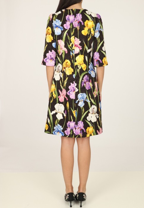 Товар черного цвета с внутренней стороны