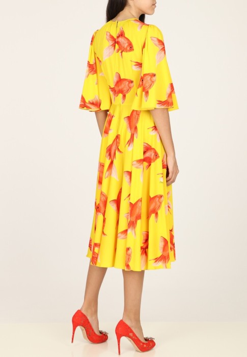 Товар желтого цвета с внутренней стороны