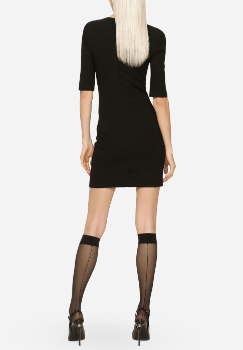 Товар черного цвета с внутренней стороны