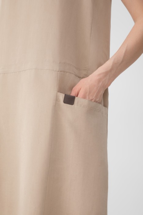 Товар бежевого цвета с внутренней стороны