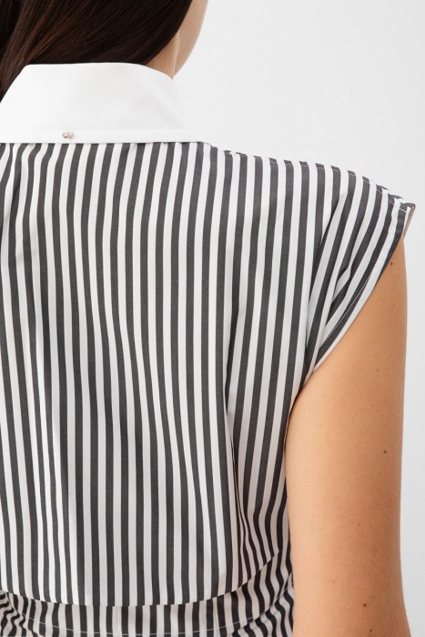 Товар разноцветного цвета с внутренней стороны