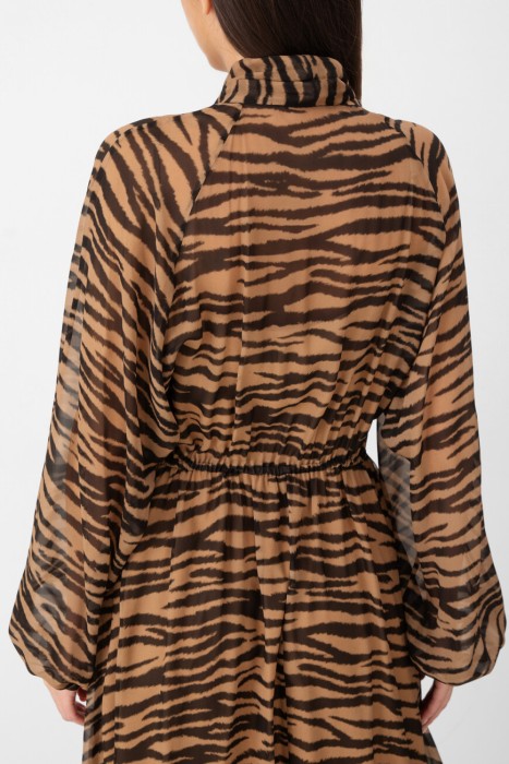 Товар черного цвета с внутренней стороны