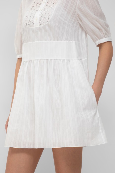 Товар белого цвета с внутренней стороны