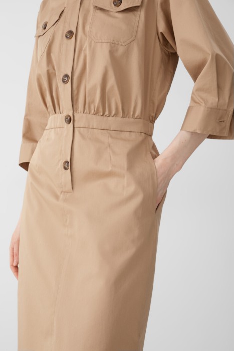 Товар бежевого цвета с внутренней стороны