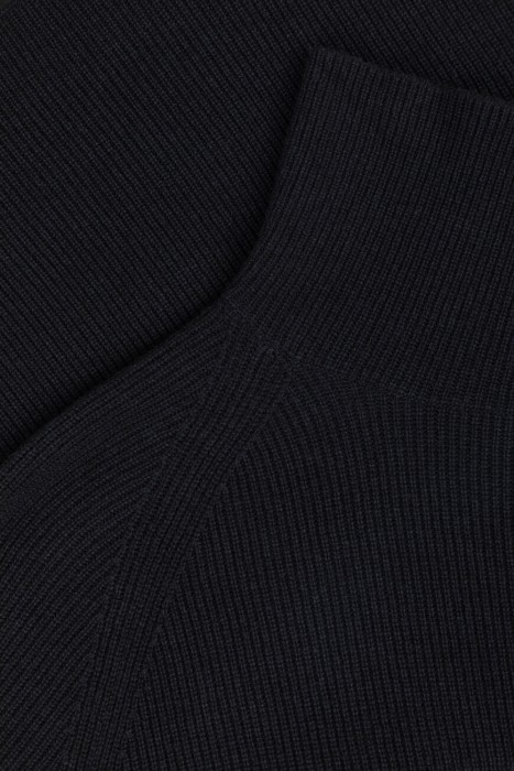 платье  модель platinum из шерсти спереди