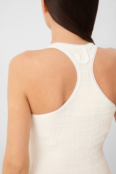 Товар белого цвета с внутренней стороны