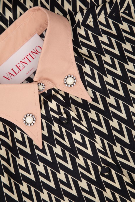 платье  модель toute la v универсального стиля с лицевой стороны