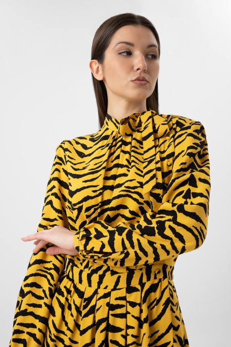 Товар желтого цвета с внутренней стороны