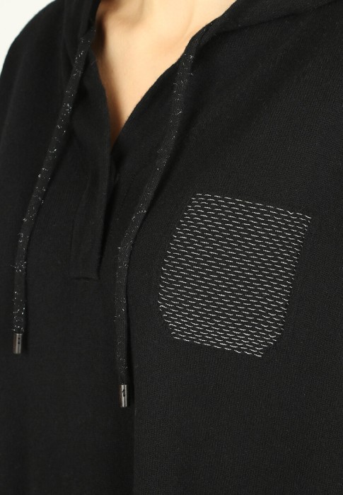 Товар черного цвета с внутренней стороны