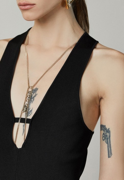 Товар черного цвета с внутренней стороны