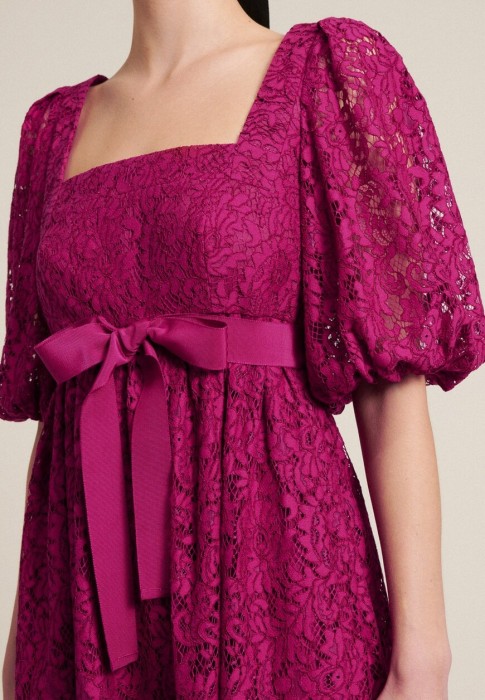 Товар розового цвета с внутренней стороны