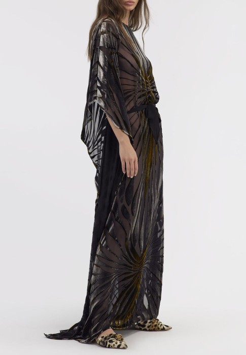 Товар черного цвета с внутренней стороны