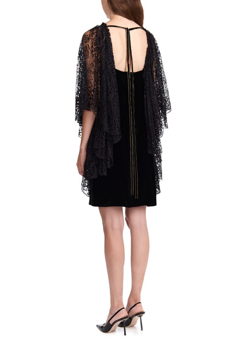 Товар черного цвета с внутренней стороны